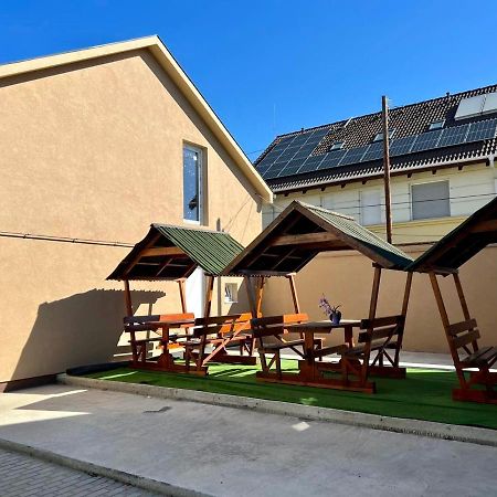 Zsuzsa Apartman Hajdúszoboszló Exterior foto