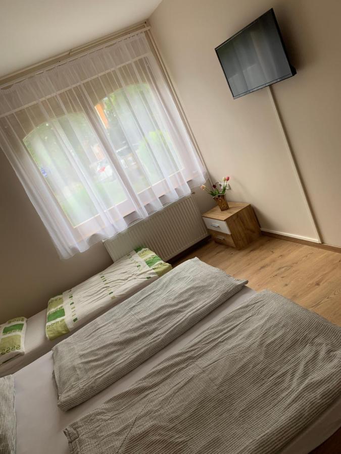 Zsuzsa Apartman Hajdúszoboszló Exterior foto