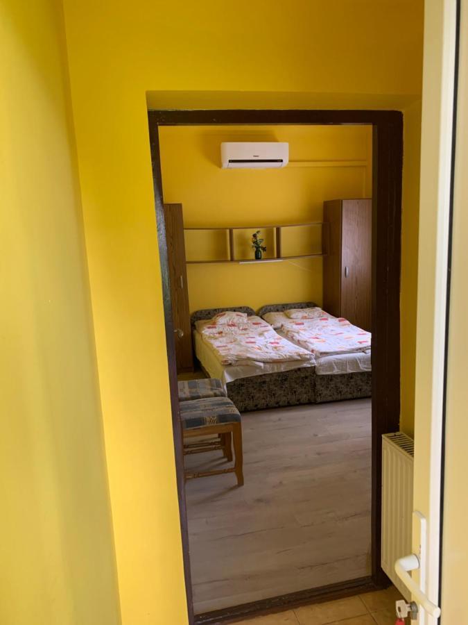 Zsuzsa Apartman Hajdúszoboszló Exterior foto